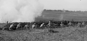 ECPAD - SPA 10 W 734 - Chavannes-sur-l'Etang - exercice de barrage avec grenades. - 16/03/1917 - Ridel, Jacques