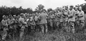 ECPAD - SPA 19 BO 1077 - Arcis-le-Ponsard, camp du 31e Régiment d'infanterie au repos. La répétition journalière de la musique du 31e RI. - 28/07/1917 - Boulay, Maurice
