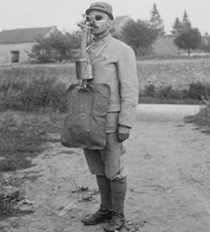 ECPAD - SPA 26 M 417 - Ecole des gaz de Barleux, exemple d'un appareil respiratoire de type nouveau. - 30/08/1915 - Moreau, Albert